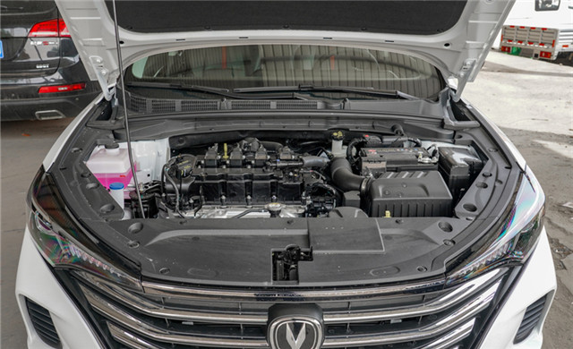 长安逸动|好开不贵的国产轿车，配四缸1.6L和蓝鲸1.4T，外观很漂亮