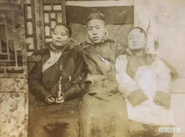 电视剧|一百多年前的清朝：少爷搂着一妻一妾，宫女出门照，别被电视剧骗了