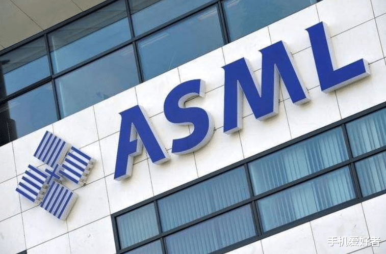 「光刻机」上海微电子突然宣布，与ASML差距缩小至20年，台积电措手不及，华为笑了