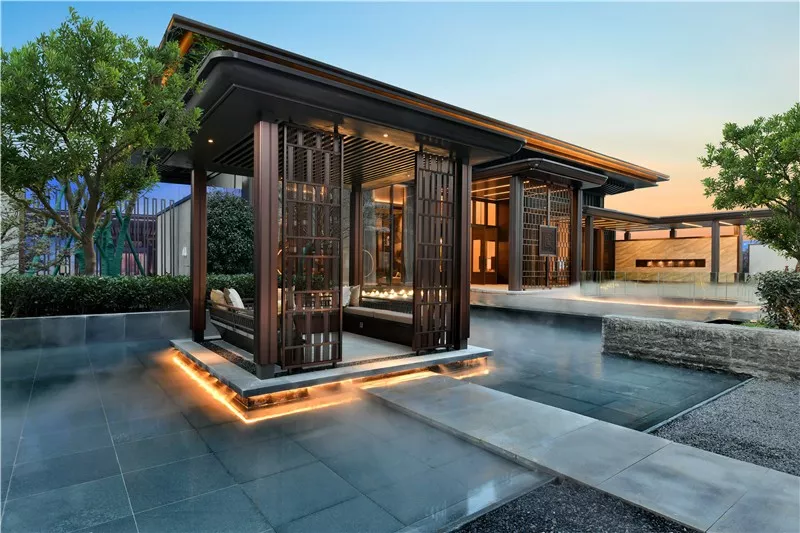 「」洗尽铅华承国风之韵，以新中式建筑之精髓将传统与现代结合，再现中国古典大宅之神韵！