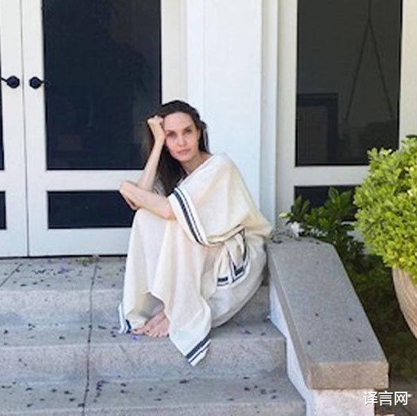 安吉丽娜·朱莉|安吉丽娜·朱莉罕见上专访，素颜出镜女神范，新豪宅距皮特家开车5分钟