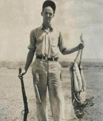 |世界上最著名的三组照片，巨型蚂蚱重达20斤，体长1.2米