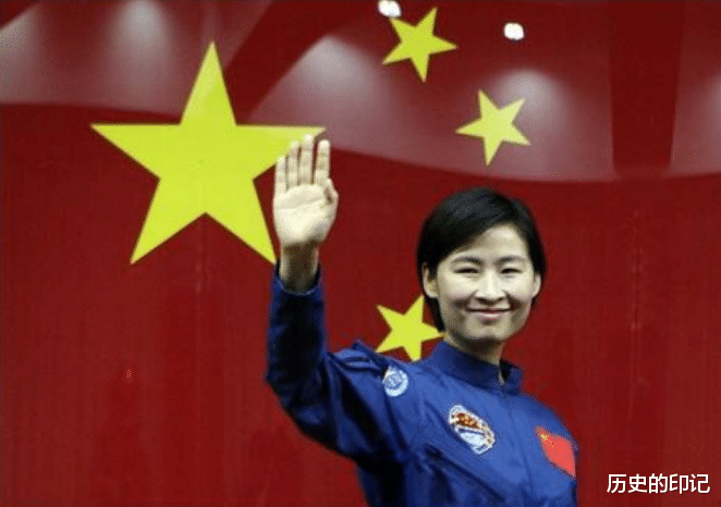航天员|中国第一位女航天员刘洋,为何回地球后再没露面,她现状如何?