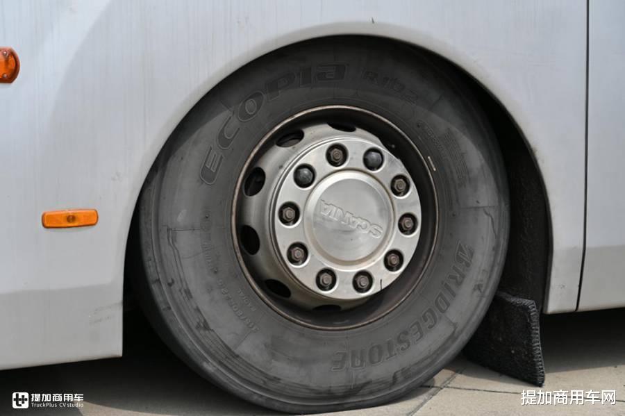 奥迪Q7|座椅堪比沙发，十年前的这款国产豪华大巴，实际是斯堪尼亚底盘？