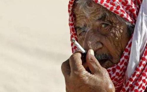 科学家|人类寿命由什么决定？科学家：伴侣的影响远超遗传