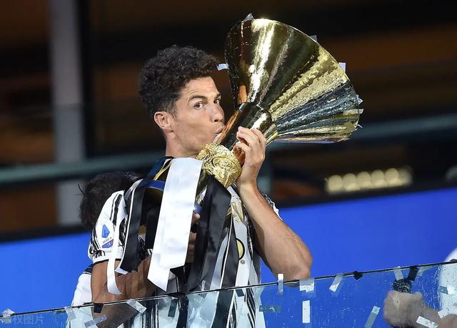 C罗|曝足坛世纪转会一度接近完成！总身价5亿欧元，组史上最贵三叉戟