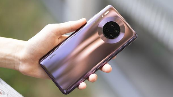 「华为mate30」华为Mate30降价400元，对比同版本iPhoneSE，胜负不言而明