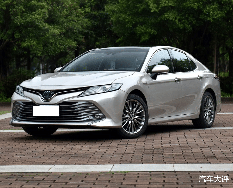 「丰田凯美瑞」5月中型轿车销量前十五排名;丰田凯美瑞夺冠,大众帕萨特仅排名第十二