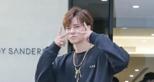 「宋慈」罗志祥再更新动态，沉默多日正酝酿复出，周扬青点赞果然要复合？