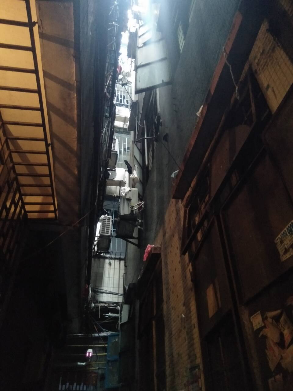 |广州石牌村700单间房子是怎样的，打工者：不通风晒衣服两天不干