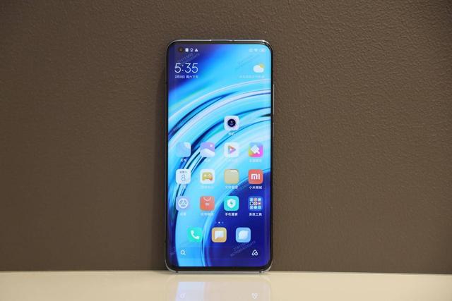 |红米与荣耀口水战再起,网友表示,安心做手机不香吗?