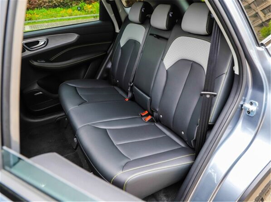 马力@国产又现“PLUS”!颜值甩H6十条街,1.5T怼出173马力,不足10万