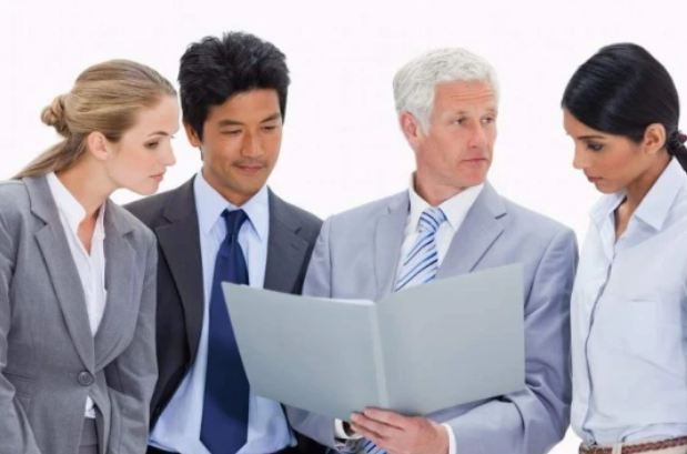 【】老板让我管理团队，我用2月了解员工，看着名单，我：辞职，管不了