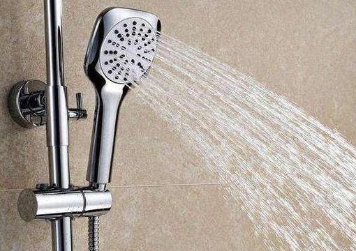 ##卫生间不要装传统花洒了,聪明人早流行装这种,看完回家也要学