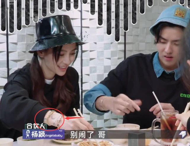 Angelababy|Angelababy 伸手夹菜，当镜头拉近那一刻，摄影师表示不淡定了！