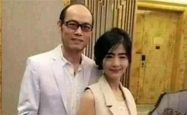 非诚勿扰|《非诚勿扰》51岁阿姨被34岁小伙抱走，时隔5年，两人已各走各路