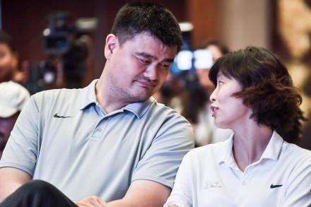 「易建联」姚明的妻子，易建联的妻子，周琦的妻子，颜值差距一目了然