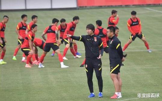 李铁■李铁用人难以捉摸，一众主力国脚位置均不稳固，唯有一人可提前锁定首发