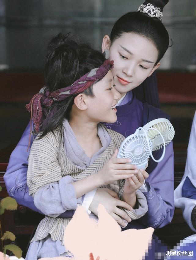 『陈瑶』陈瑶新剧终于要播出,剧中女扮男装清新灵动,比男主角都要帅气