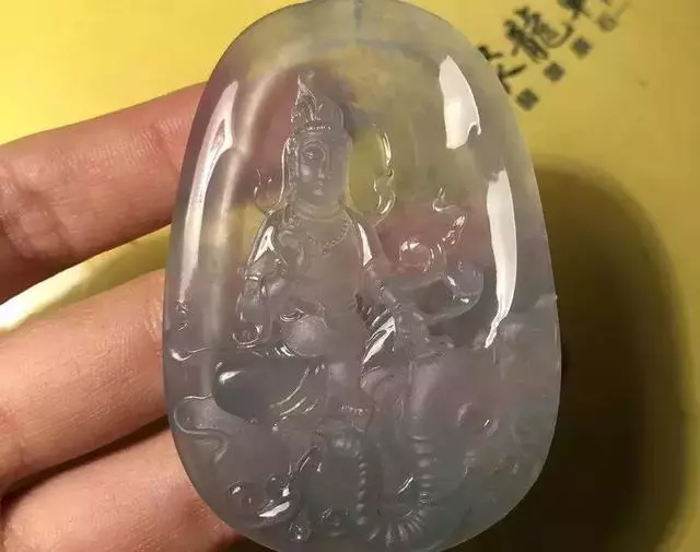 翡翠|一块南齐场口的翡翠原石,切出高冰肉质细腻,成品超美,超值!