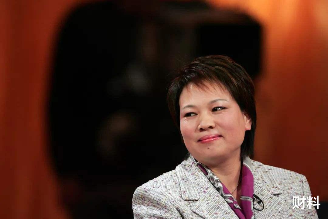 财料|又一女老板“倒下”！靠“摆地摊”起家成女首富，如今负债357亿