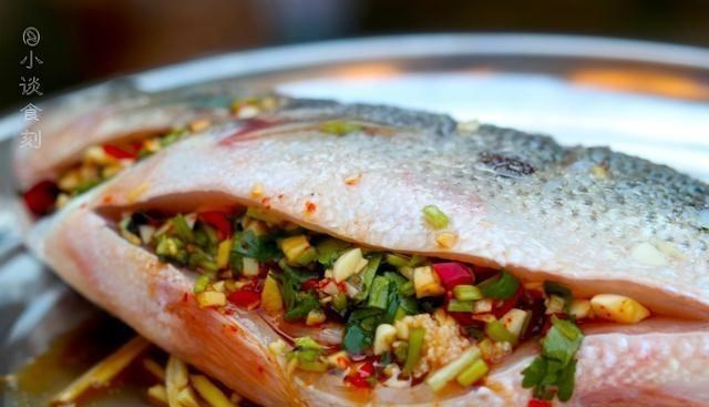 鲈鱼@谷雨别忘了吃这鱼，鲜香爽嫩口感好，20元一斤有点贵，但贵也要吃