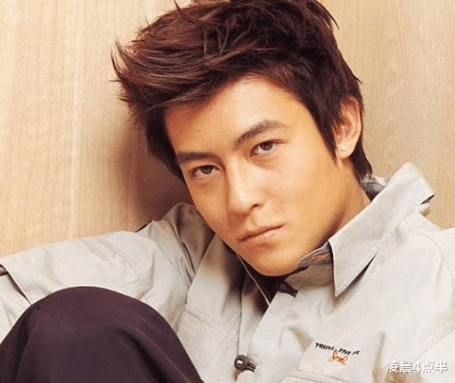 【何炅】何炅在综艺节目喊错陈冠希名字,从头到尾陈冠希一直冷笑,何炅:你不尊重我?