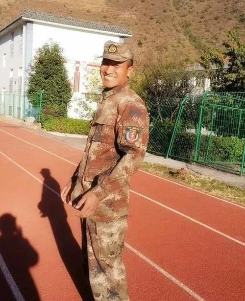 『陆军』两立一等功!全国劳模!毕业10年从副连到副团