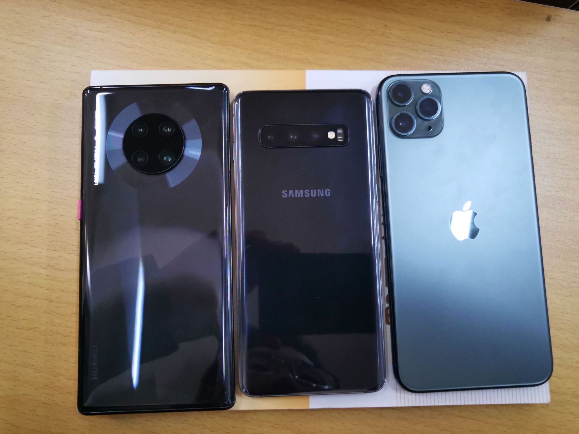 华为mate30▲华为跳水王诞生，从6899跳水1940，瀑布屏+256GB！