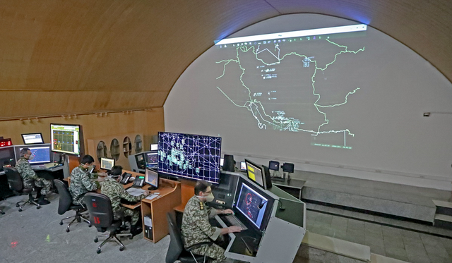 伊朗▲大批战机趁夜色飞向海峡，美航母进入一级战备，白宫呼吁大国冷静