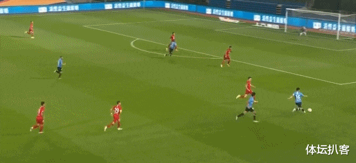 中超|中超4亿劲旅踢疯了：7秒反击+3脚传球破门，22岁新星登顶助攻榜！