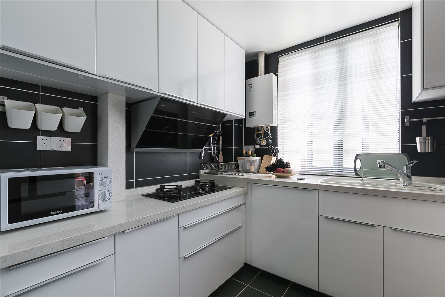 「」三居2厅一厨，极简风装修，充满现代高级格调