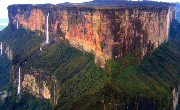 失落的世界@世界上最神秘的大山,大量史前生物栖息地,被称为“失落的世界”