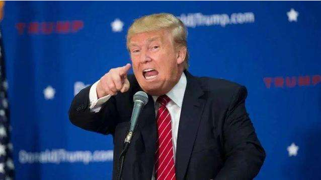 『美国』突然发动空袭！为了对外转移美国的危机，白宫或许要真发动战争了