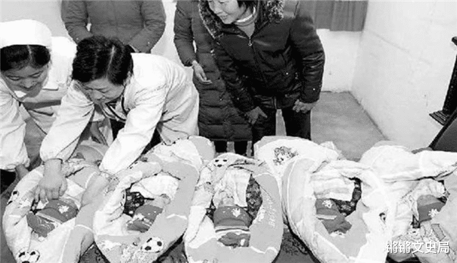 锵锵文史局 17年前，35岁妇女成功产下5胞胎，成全国首例，上学不收费