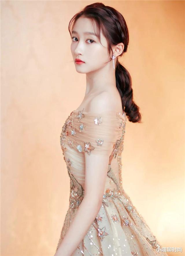 女孩▲脸上有这4个“特征”的女生，尽量别再扎马尾了，露出五官很难看