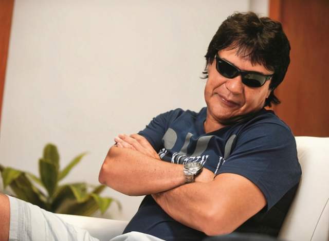 卡洛斯|他不会踢球，却让全世界相信他是“球王”，靠演技纵横足坛26年