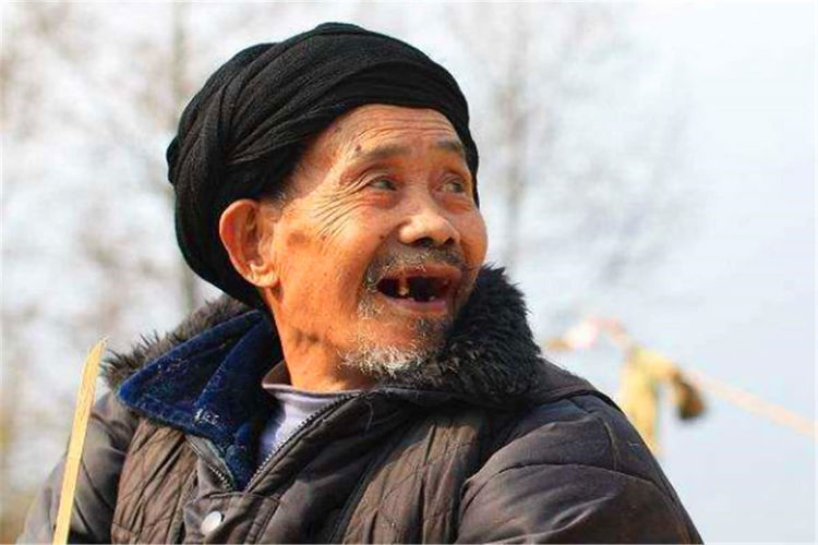 老话说：猪来穷，狗来富，猫来开当铺，老祖宗究竟说的啥意思