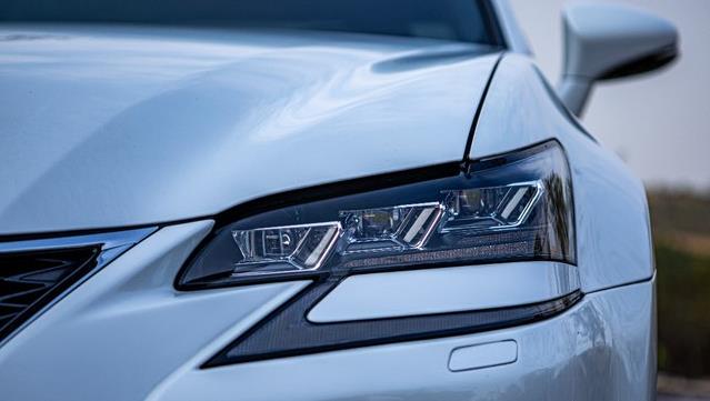 【轮胎】宁愿停产，42.9万从不降一分，前置后驱，开10年只换轮胎，没人懂