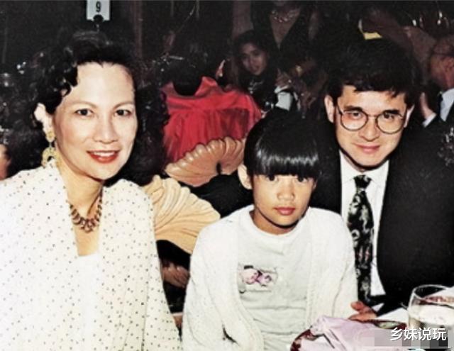 朱玲玲|罗康瑞:为娶郭晶晶婆婆抛弃原配,儿女无一人愿意继承百亿遗产