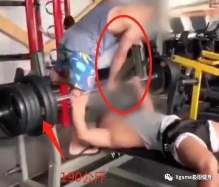 「胸肌」一张图告诉你，卧推胸肌撕裂到底多恐怖！