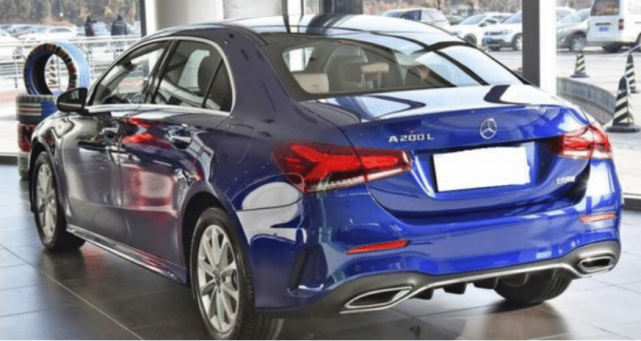 奔驰■奔驰最具性价比“轿跑”！比凯美瑞便宜1万多，开它比雅阁有面子