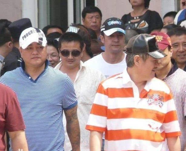 赵本山|张家豪与李宝敏在酒吧发生冲突，俩人较量身手，赵本山出面才解决