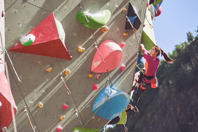 林允儿■林允儿首次担当女主，超过六成人推荐，一路巧奔妙逃越看越好看