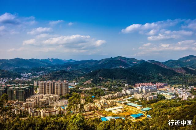 梧州|广西这个山区小县, 竟藏着个中国最大的山地公园, 门票180值不值？