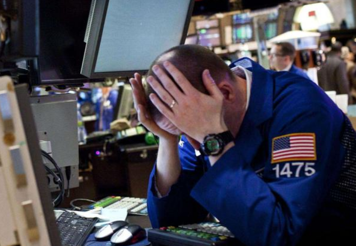 美国国债|特朗普扛不住了?中国抛售出1256亿美债,美国不敢赖账!