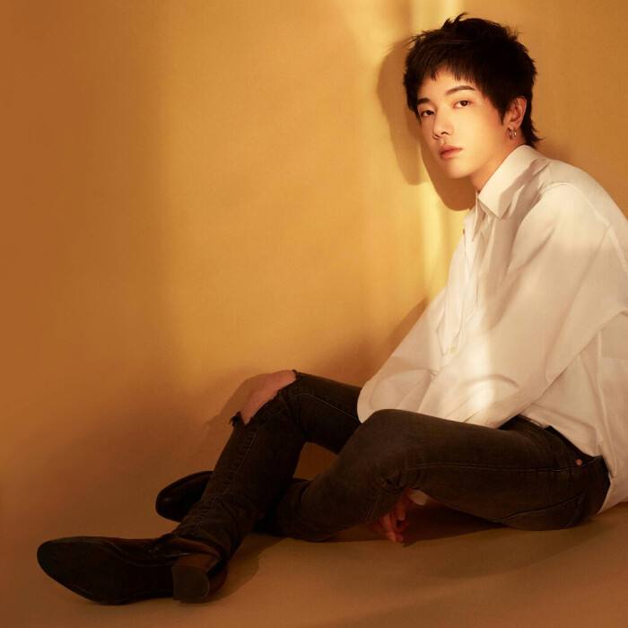 『华晨宇』华晨宇难服众？多年音乐仍被质疑，歌王身份成鸡肋