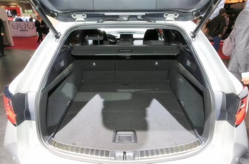 吉利嘉际|丰田要逼死大众！比奔驰还漂亮，自带双人床不足12万，后悔朗逸买早了