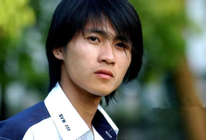 袁泉|2000 年的朴树: “袁泉，你歧视艾滋病吗？”