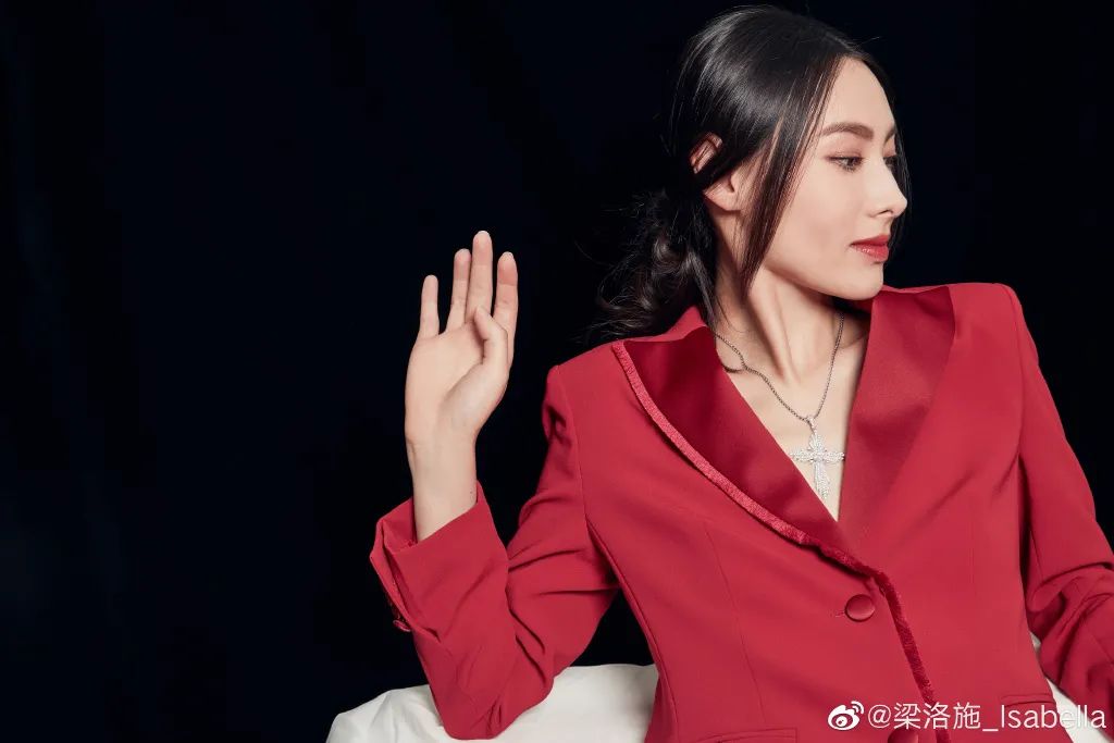 梁洛施|拒绝5亿分手费,“甩掉”300亿富二代,这个豪门弃妇又绝地翻身了